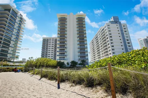 6917 Collins Ave #1608