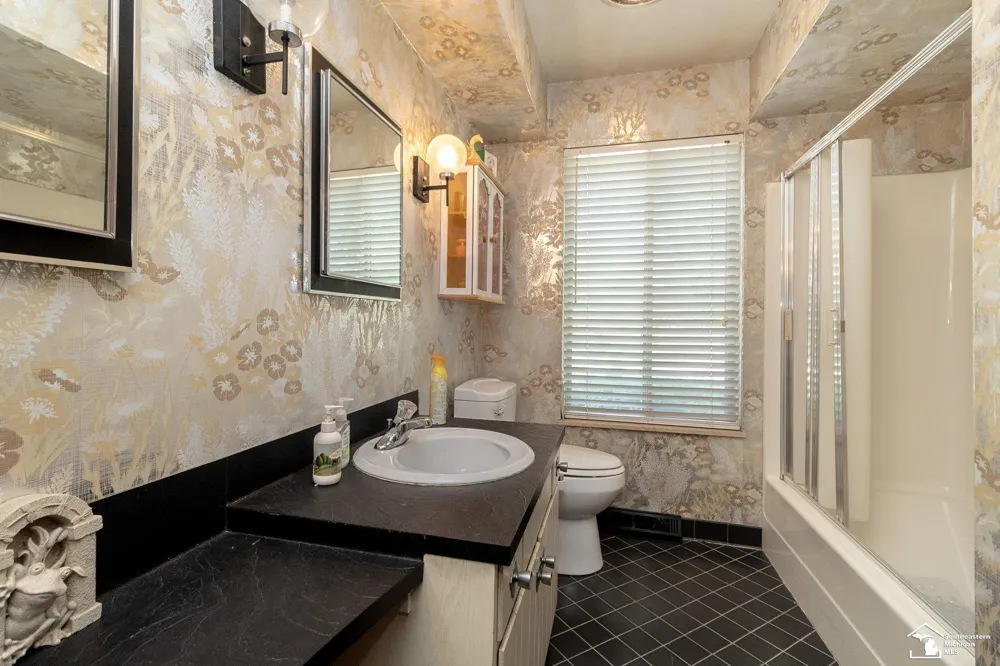 1372 Laurelhurst Drive Bedford Township, MI 48182