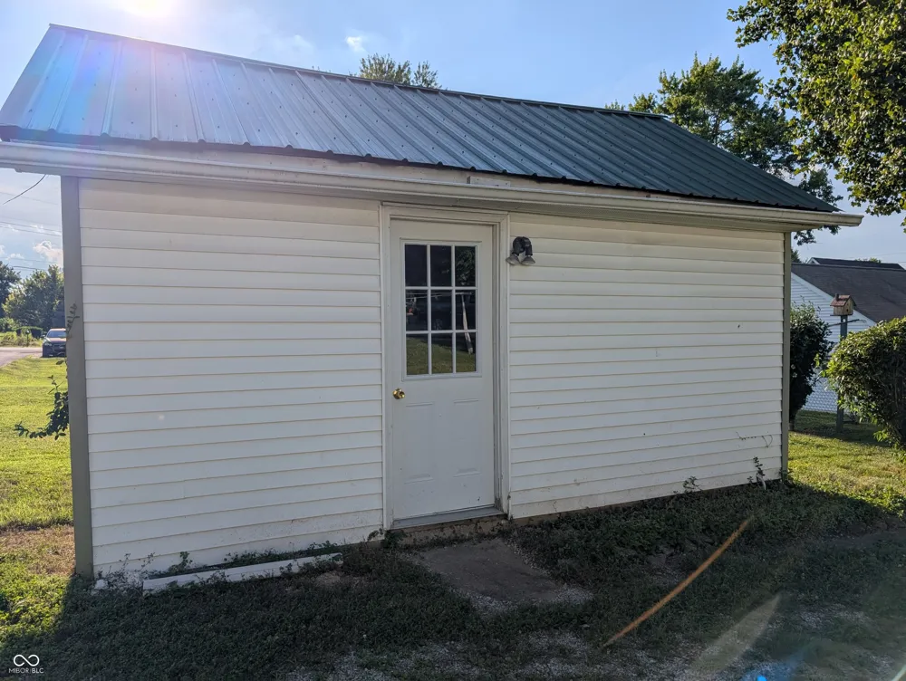 219 E Perry Street Versailles, IN 47042
