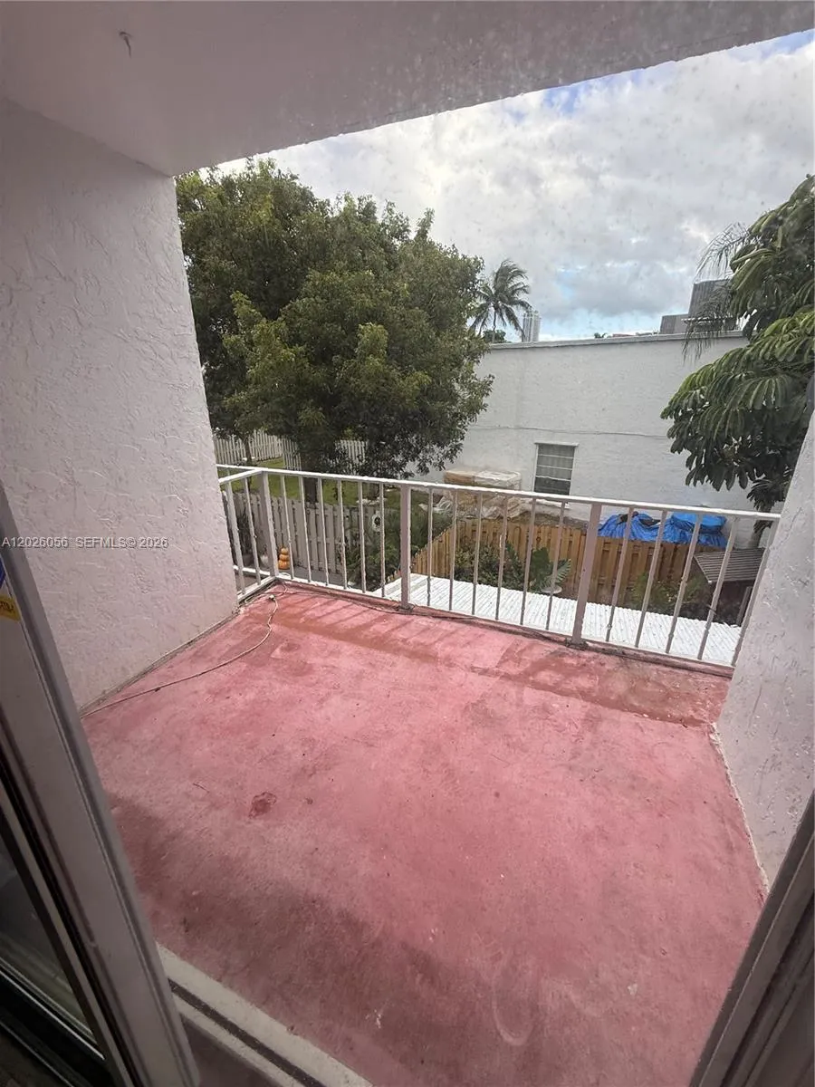 2606 NE 10 ST #2606 Hallandale Beach, FL 33009