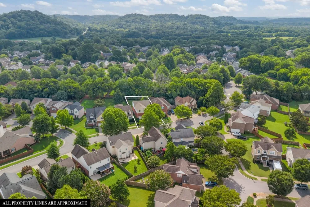 7020 Bridgeport Dr Nashville, TN 37221