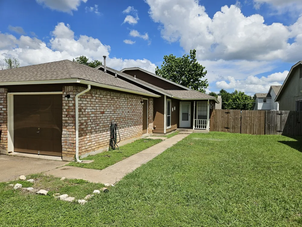 805 Lexington Road #B Elgin, TX 78621
