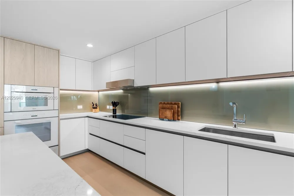 9221 E Bay Harbor Dr #408 Bay Harbor Islands, FL 33154