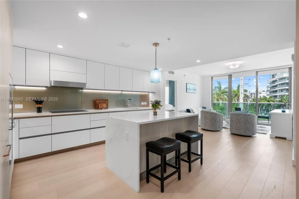 9221 E Bay Harbor Dr #408 Bay Harbor Islands, FL 33154