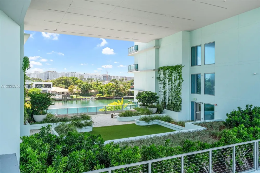 9221 E Bay Harbor Dr #408 Bay Harbor Islands, FL 33154