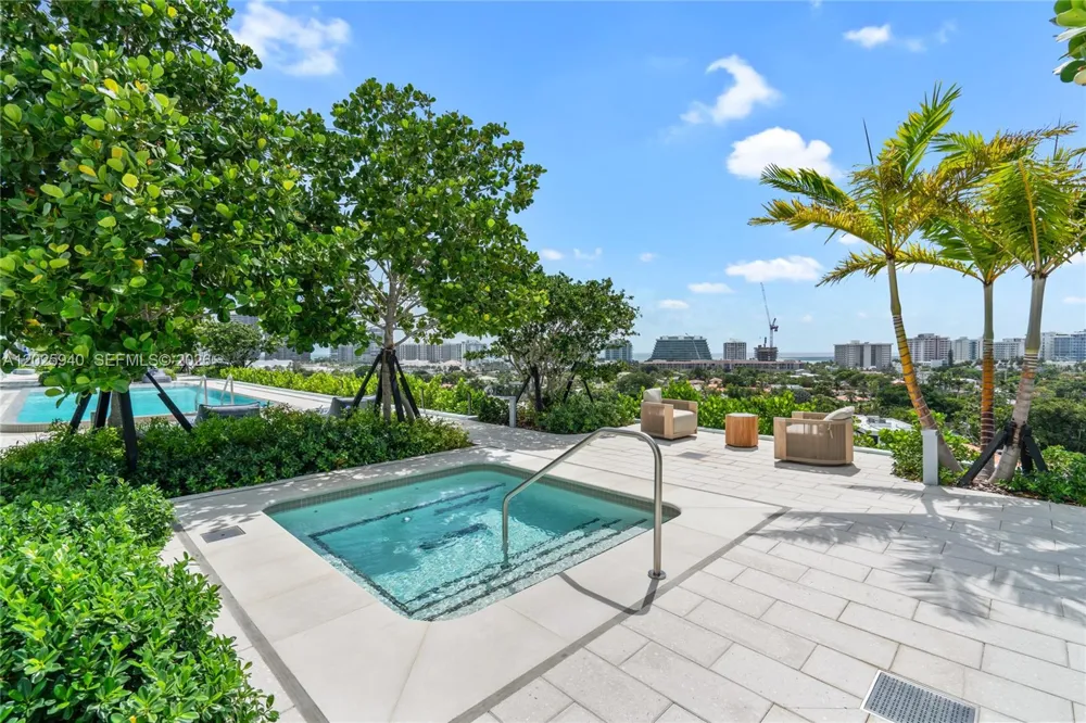 9221 E Bay Harbor Dr #408 Bay Harbor Islands, FL 33154