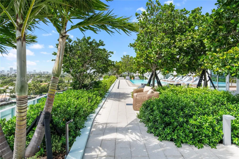 9221 E Bay Harbor Dr #408 Bay Harbor Islands, FL 33154