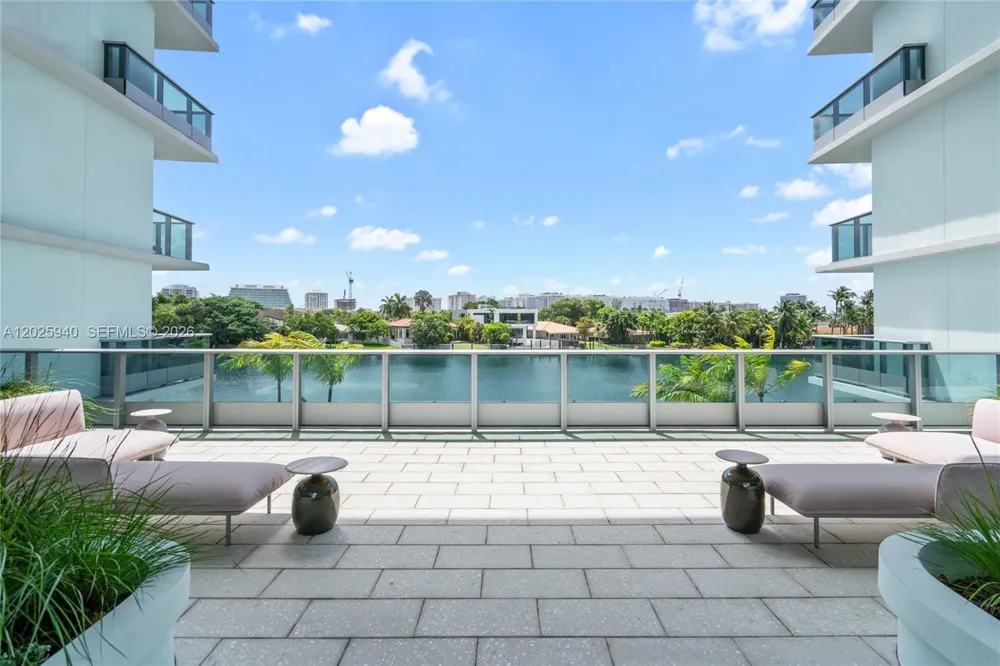 9221 E Bay Harbor Dr #408 Bay Harbor Islands, FL 33154