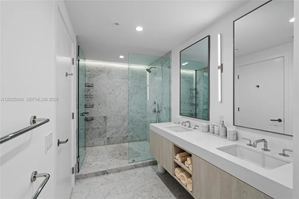 9221 E Bay Harbor Dr #408 Bay Harbor Islands, FL 33154