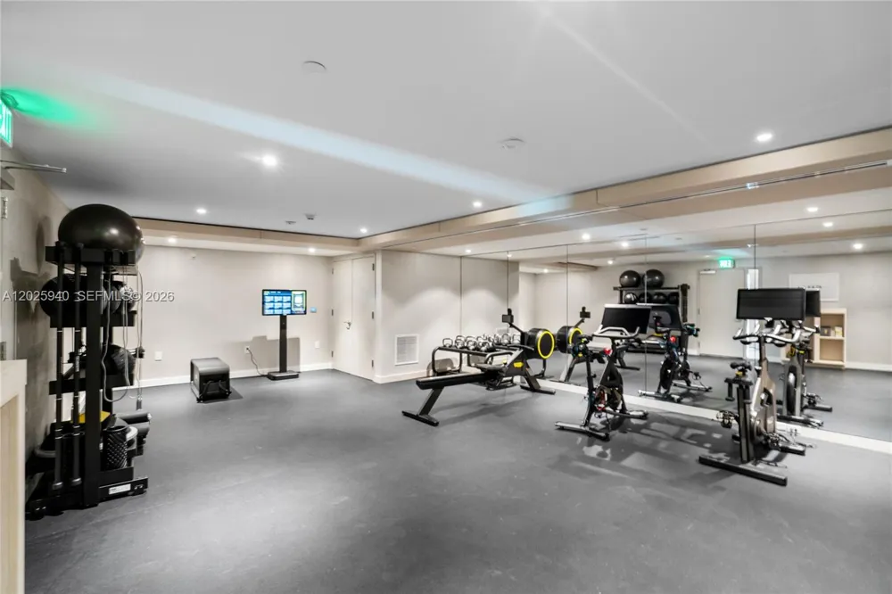9221 E Bay Harbor Dr #408 Bay Harbor Islands, FL 33154