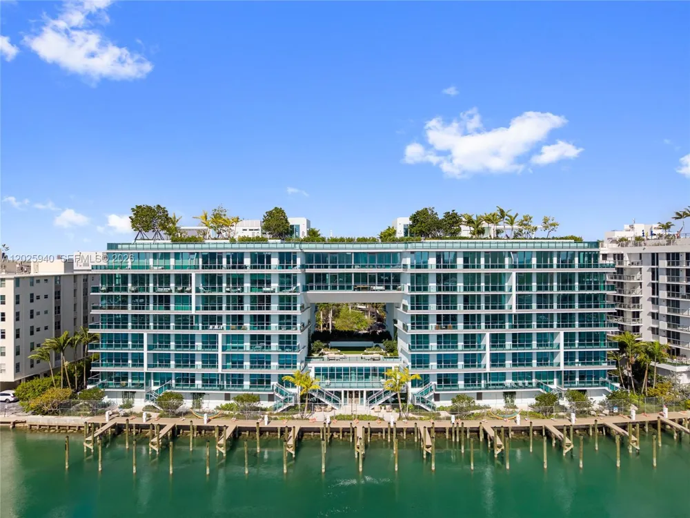 9221 E Bay Harbor Dr #408 Bay Harbor Islands, FL 33154