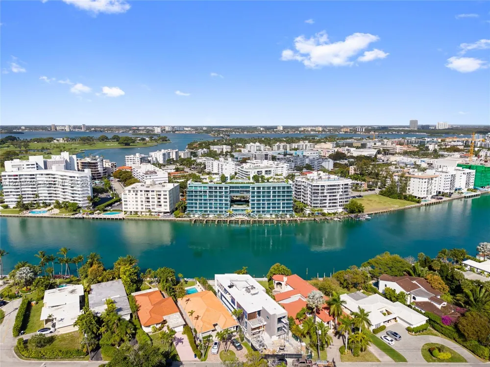 9221 E Bay Harbor Dr #408 Bay Harbor Islands, FL 33154
