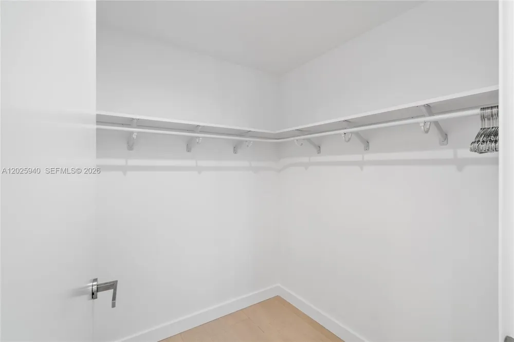 9221 E Bay Harbor Dr #408 Bay Harbor Islands, FL 33154