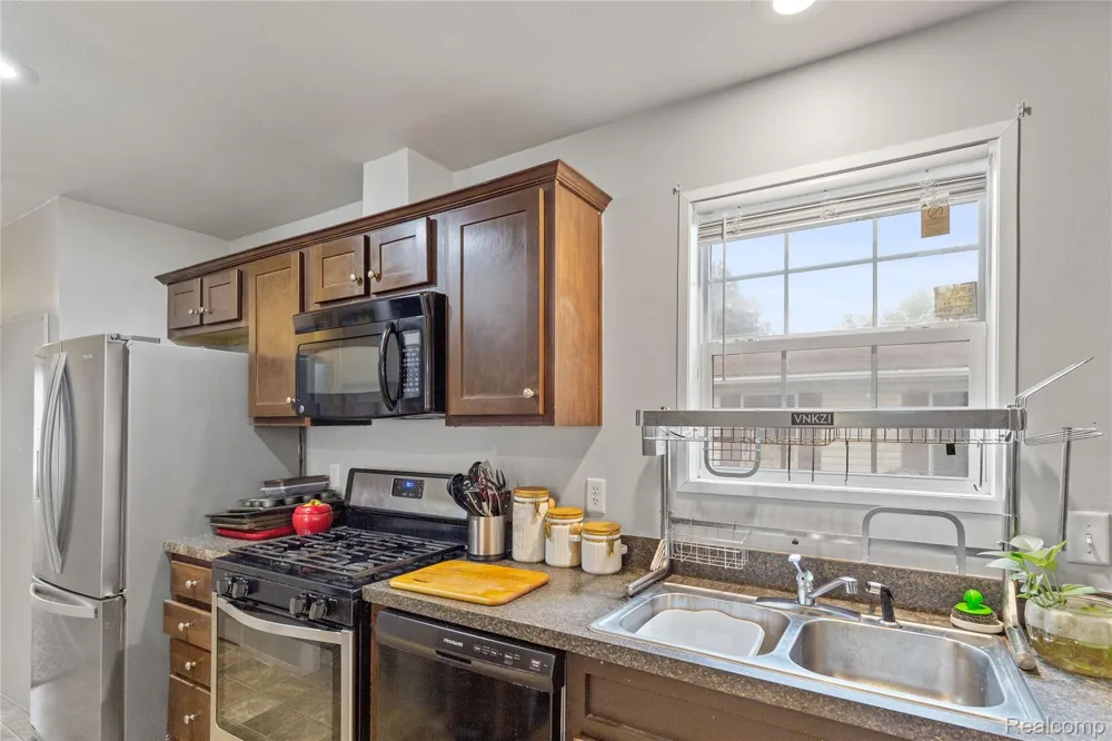 165 S OPDYKE ROAD Auburn Hills City, MI 48326