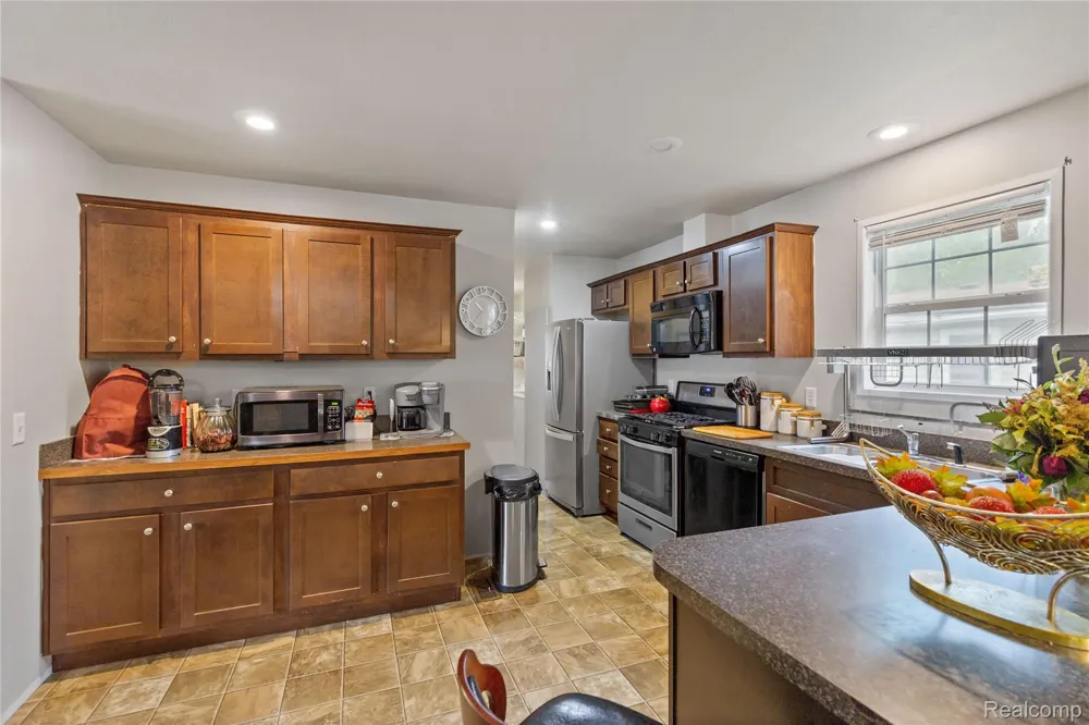 165 S OPDYKE ROAD Auburn Hills City, MI 48326