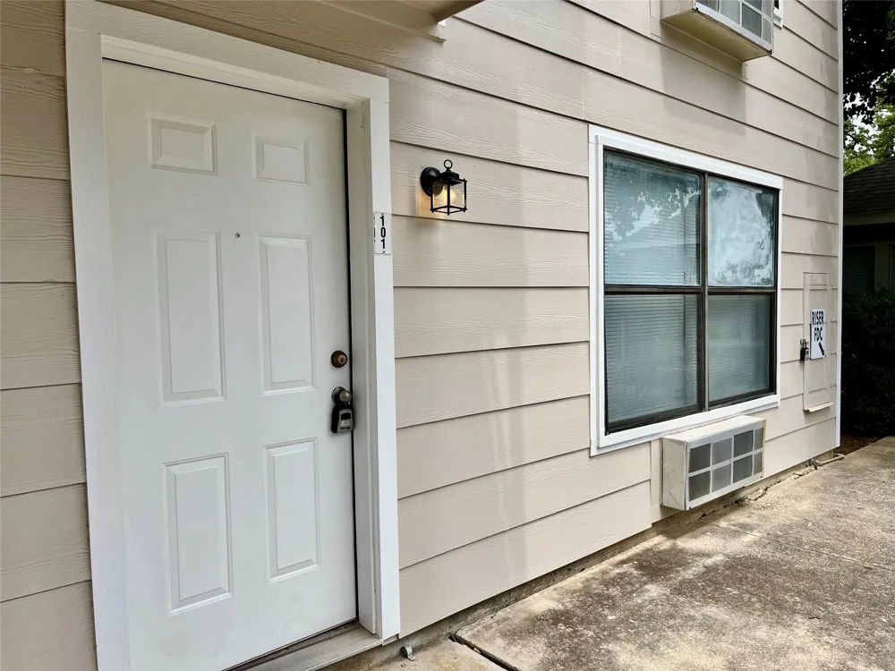 701 W Sycamore Street #101 Denton, TX 76201