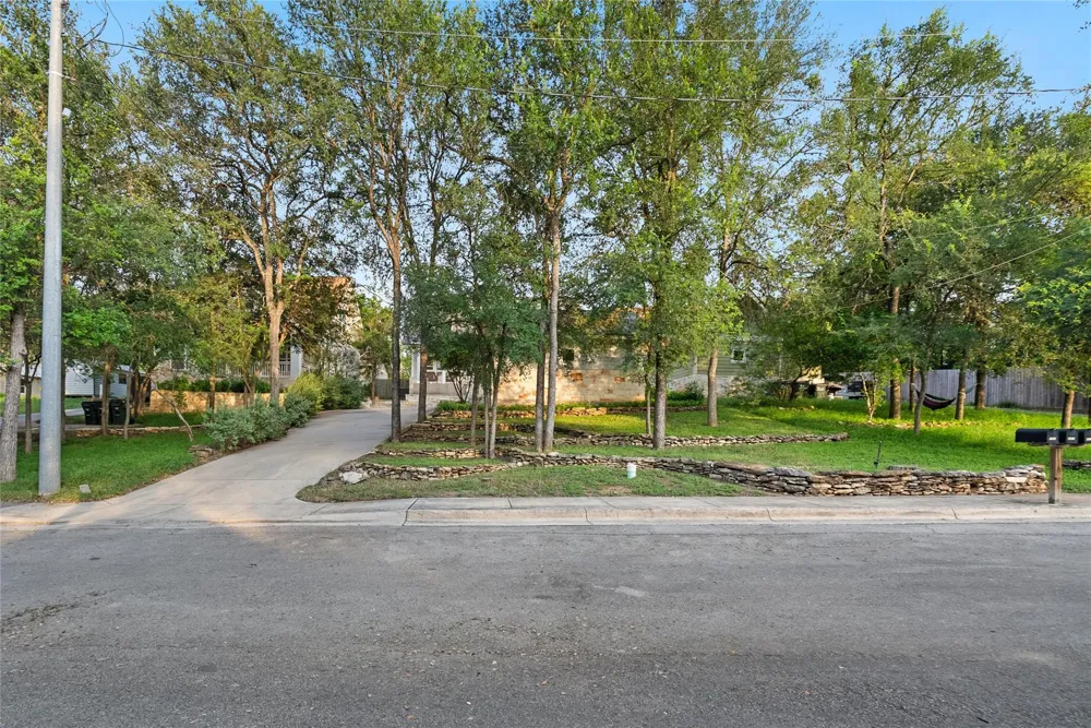 207 Yale Street San Marcos, TX 78666