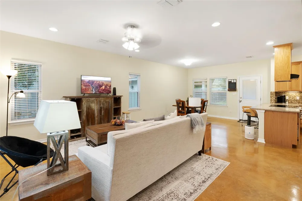 207 Yale Street San Marcos, TX 78666