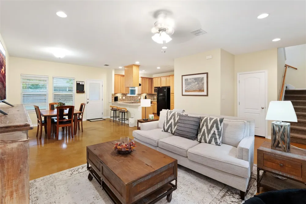 207 Yale Street San Marcos, TX 78666