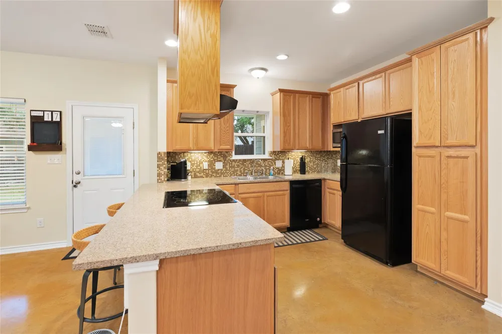 207 Yale Street San Marcos, TX 78666