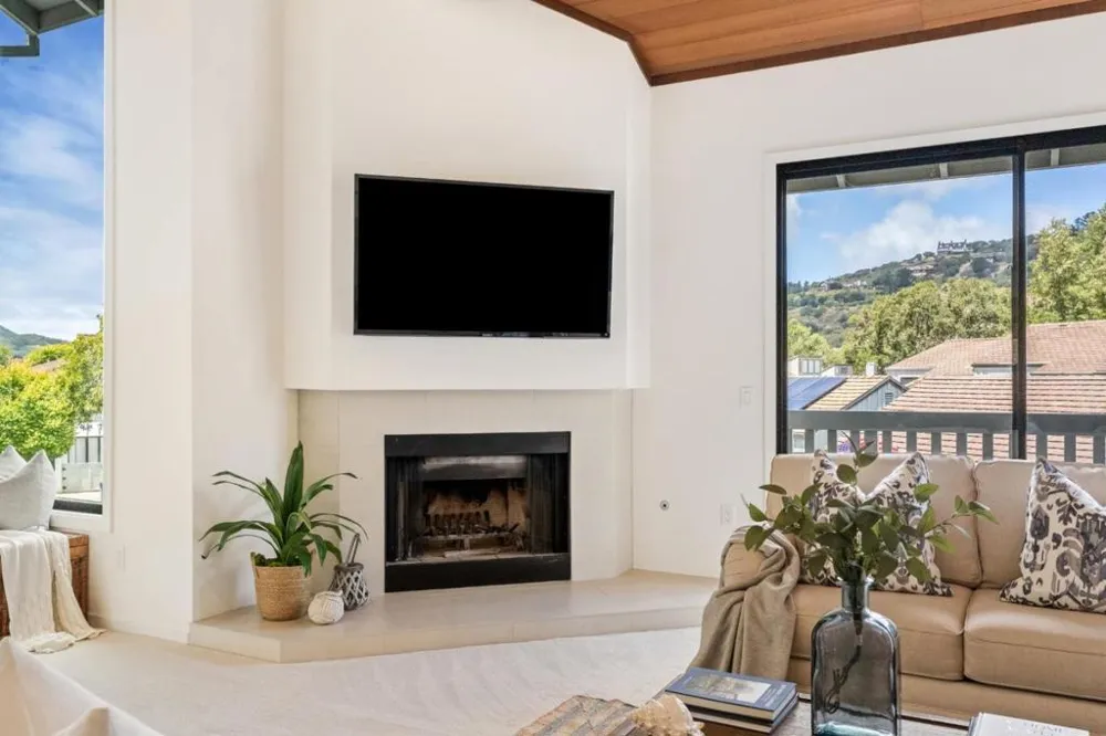 28088 Barn Court Carmel, CA 93923