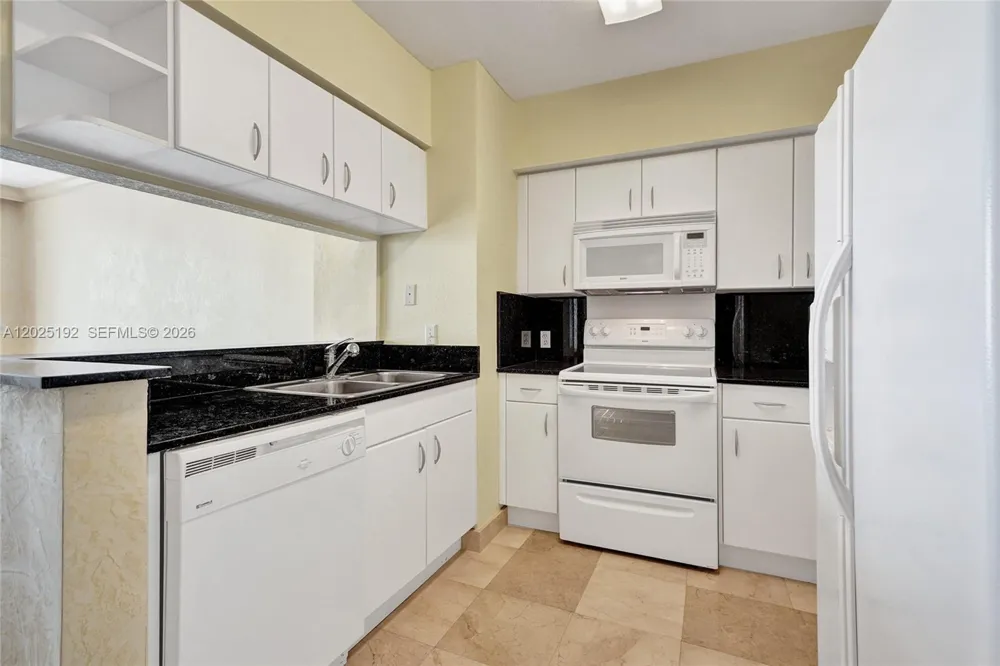 1625 Kennedy Cswy #1207C North Bay Village, FL 33141