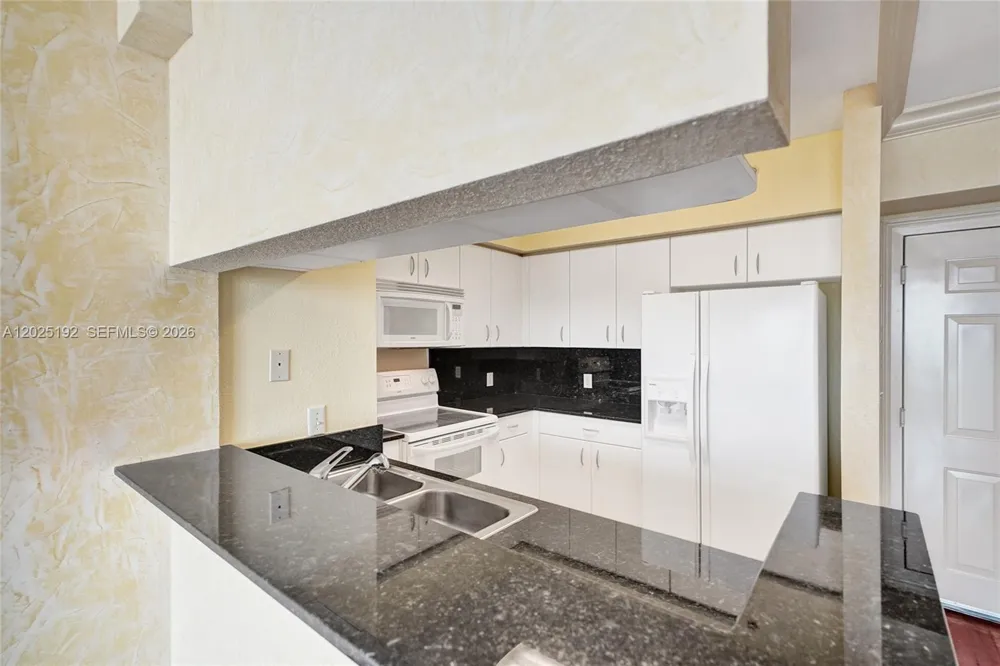 1625 Kennedy Cswy #1207C North Bay Village, FL 33141