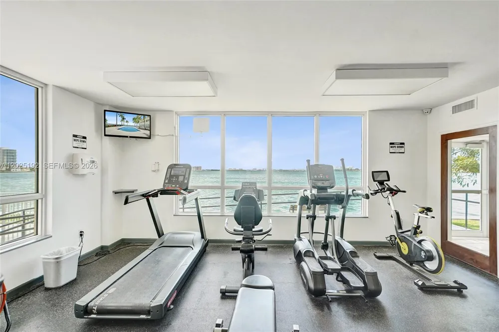 1625 Kennedy Cswy #1207C North Bay Village, FL 33141