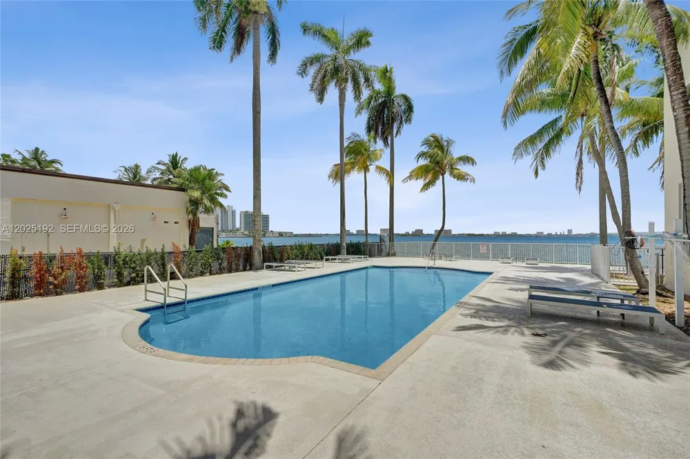 1625 Kennedy Cswy #1207C North Bay Village, FL 33141
