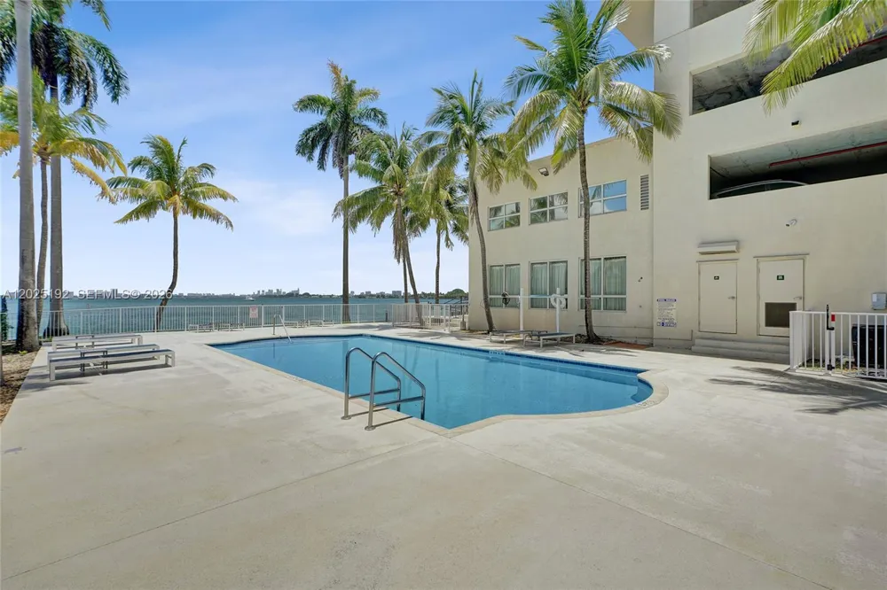 1625 Kennedy Cswy #1207C North Bay Village, FL 33141