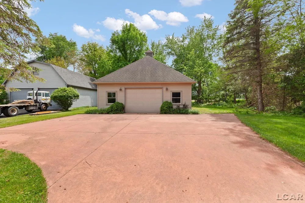 25 S Shore Drive Woodstock Township, MI 49220