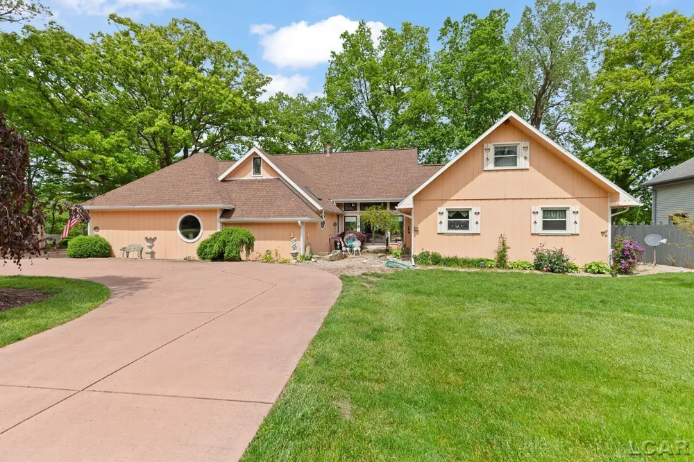 25 S Shore Drive Woodstock Township, MI 49220