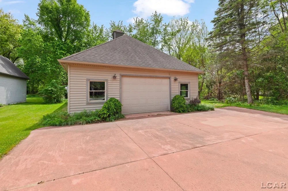 25 S Shore Drive Woodstock Township, MI 49220