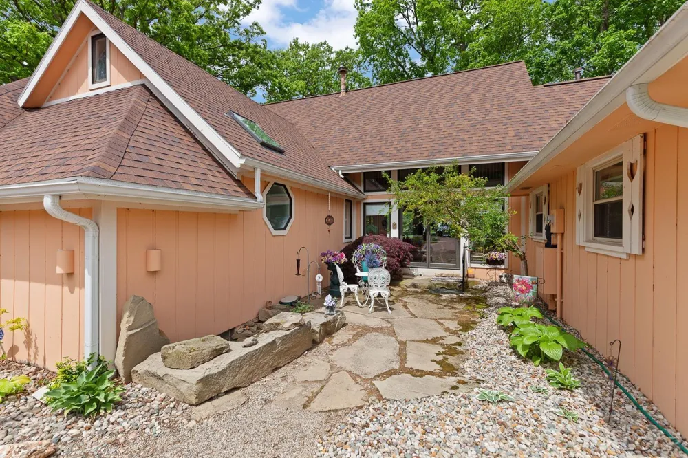 25 S Shore Drive Woodstock Township, MI 49220