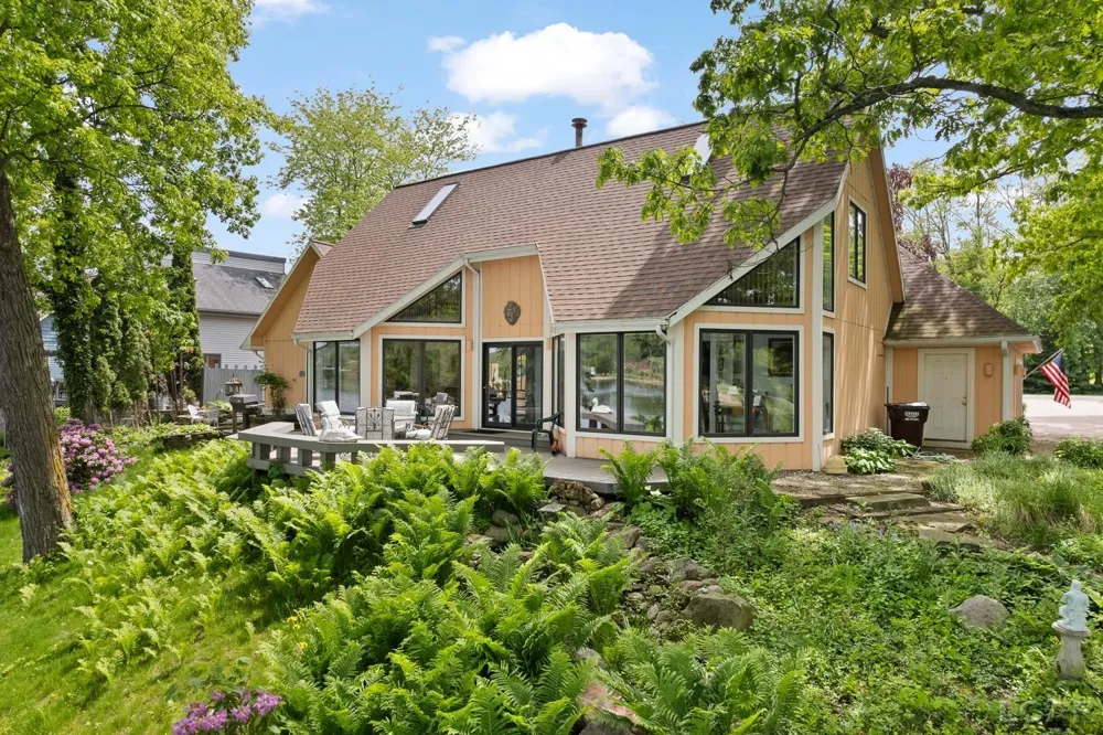 25 S Shore Drive Woodstock Township, MI 49220