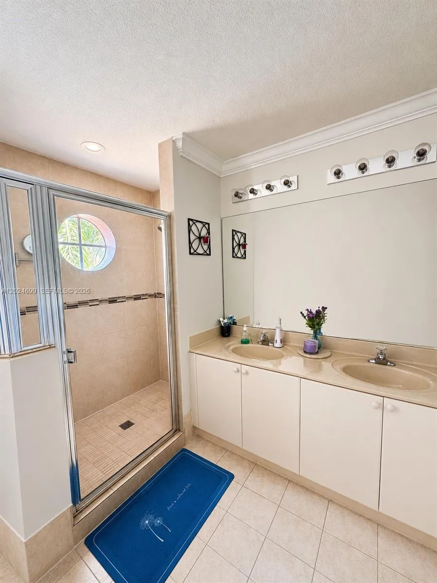 7305 NW 173rd Dr #102 Hialeah, FL 33015