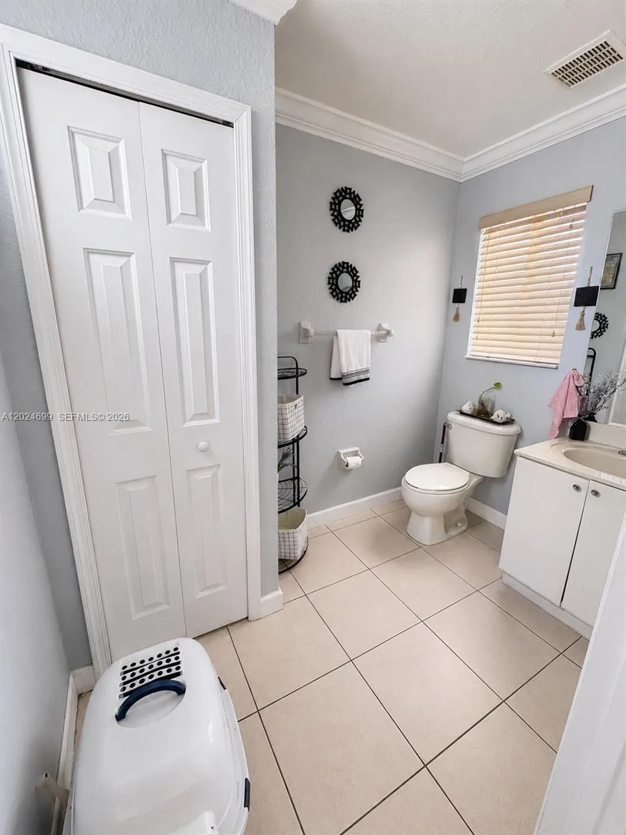 7305 NW 173rd Dr #102 Hialeah, FL 33015