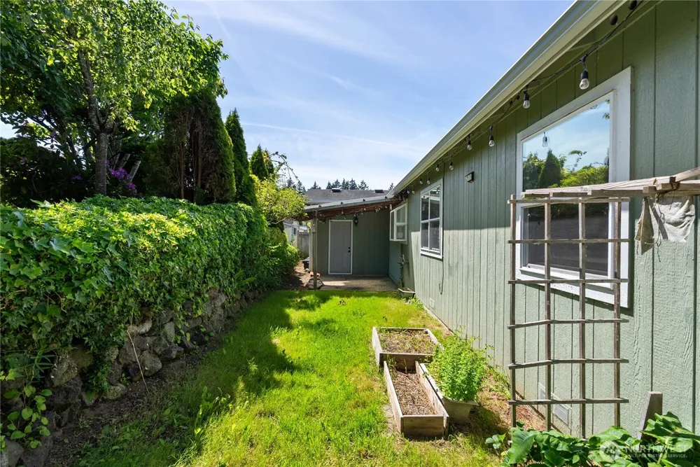 37708 Vista Key Drive NE Hansville, WA 98340