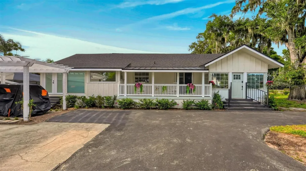 1099 GROVE AVENUE Mount Dora, FL 32757