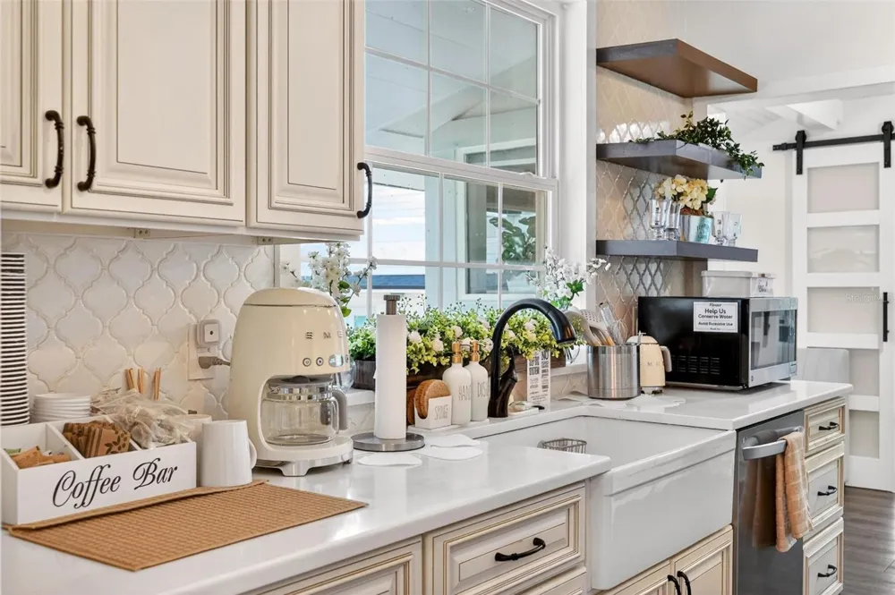 1099 GROVE AVENUE Mount Dora, FL 32757