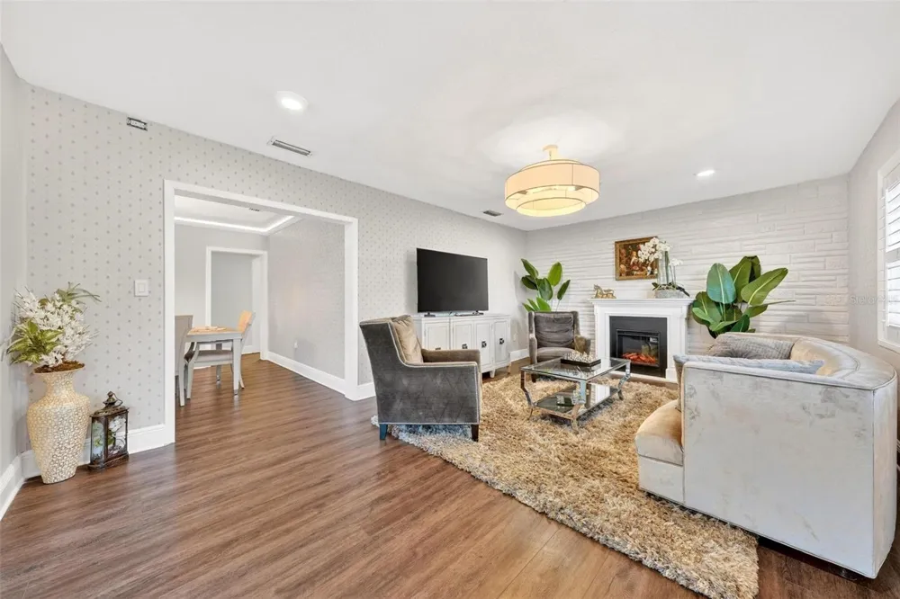 1099 GROVE AVENUE Mount Dora, FL 32757