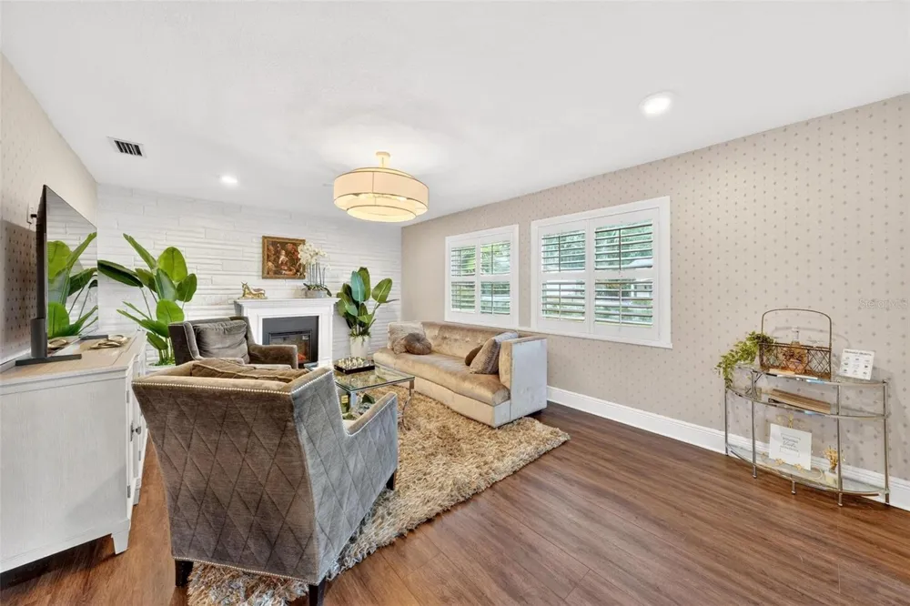 1099 GROVE AVENUE Mount Dora, FL 32757