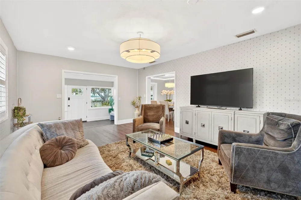 1099 GROVE AVENUE Mount Dora, FL 32757