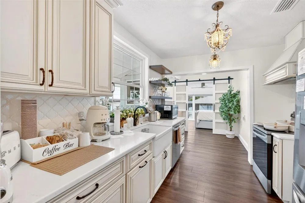 1099 GROVE AVENUE Mount Dora, FL 32757