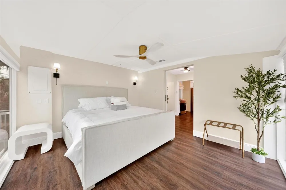 1099 GROVE AVENUE Mount Dora, FL 32757
