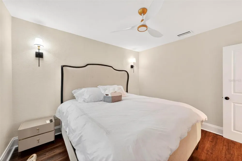 1099 GROVE AVENUE Mount Dora, FL 32757