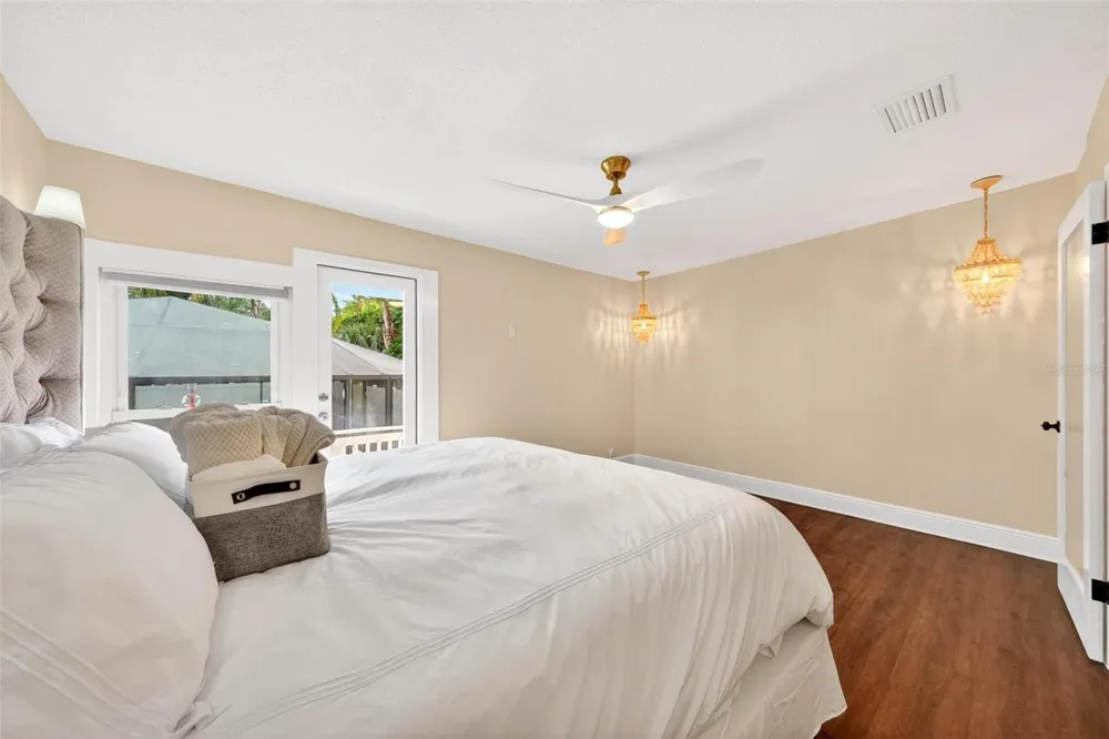 1099 GROVE AVENUE Mount Dora, FL 32757