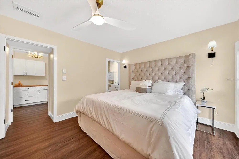 1099 GROVE AVENUE Mount Dora, FL 32757