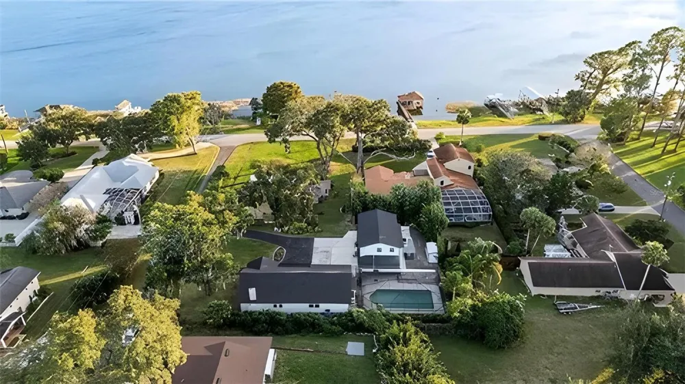 1099 GROVE AVENUE Mount Dora, FL 32757