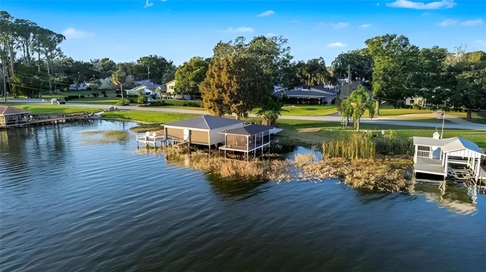 1099 GROVE AVENUE Mount Dora, FL 32757